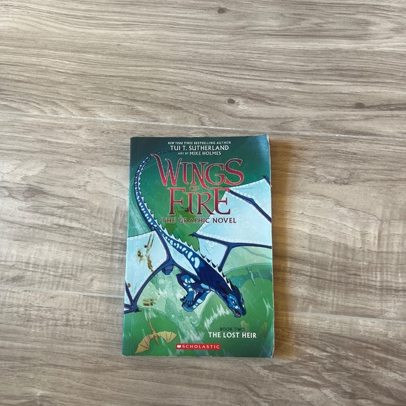 Wings of Fire by Tui T. Sutherland graphic novels - Picture 3 of 3